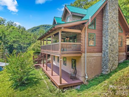 2560 Round Hill Road