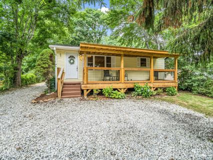 407 Hiawassee Avenue active home in Methodist Colony, Black Mountain, NC
