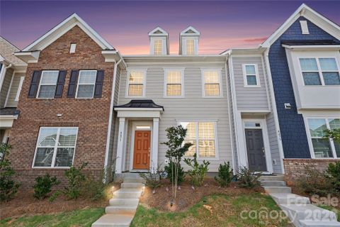 4471 Potters Wheel Drive active home in Elizabeth, Fort Mill, SC
