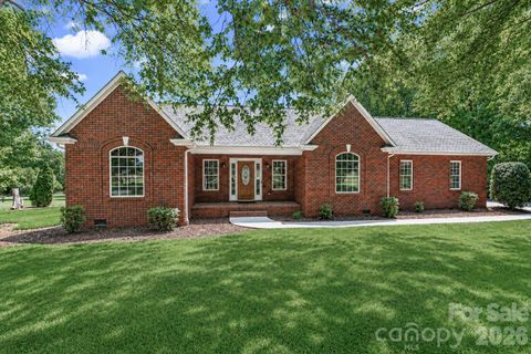 115 Seven Springs Loop pending home in Seven Springs, Statesville, NC
