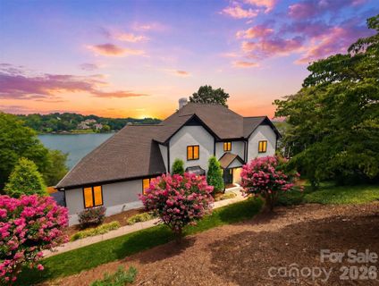 476 44th Avenue Drive active home in Moores Ferry, Hickory, NC