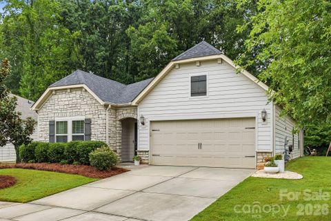 8504 Pennegrove Circle active home in The Vineyards On Lake Wylie, Charlotte, NC