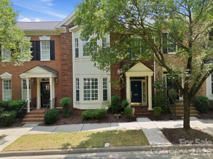 228 S Faulkner Way active home in New Neighborhood/Old Davidson, Davidson, NC