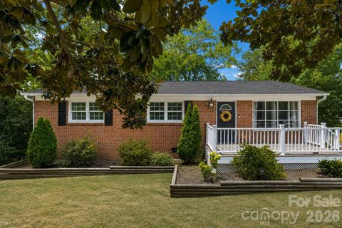 1537 Mcgill Street active home in Darlington Heights, Rock Hill, SC