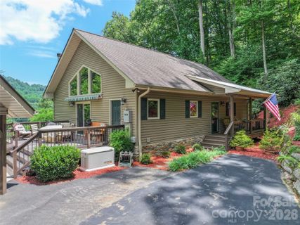 39 Maplewood Drive active home in Maggie Valley Country Club Est, Maggie Valley, NC