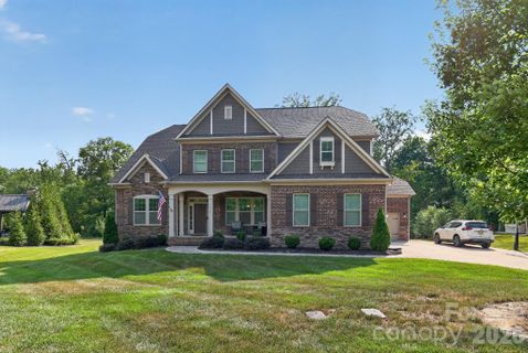 1016 Kara Court pending home in Vickery, Matthews, NC