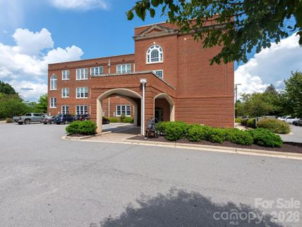 4 Vanderbilt Park Drive