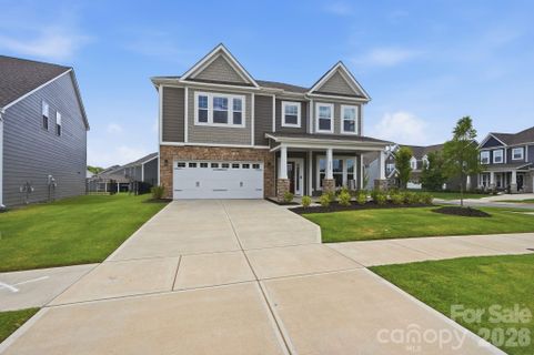 8625 Bridgegate Drive active home in Whitaker Pointe, Huntersville, NC