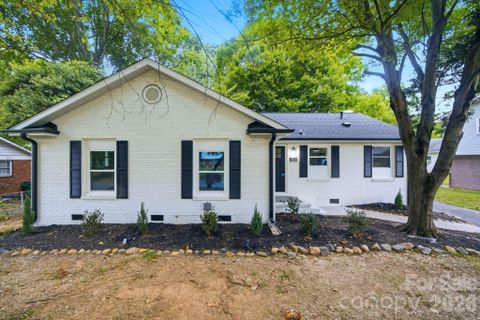 1453 Grovewood Drive active home in Westchester, Charlotte, NC