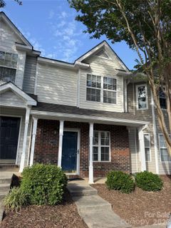 774 Rock Lake Glen active home in Cole Creek, Fort Mill, SC