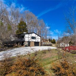 5 Northlake Drive