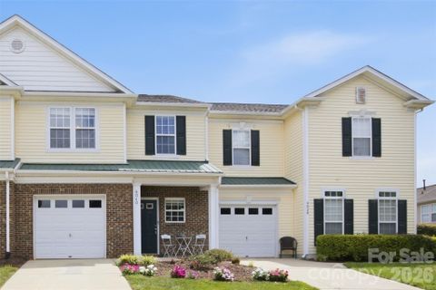 6040 Black Heath Drive active home in Arlington, Fort Mill, SC