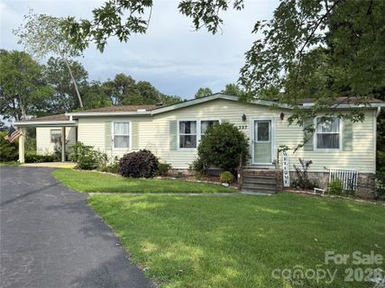 227 Cranbrook Circle active home in Cumberland Village, Hendersonville, NC