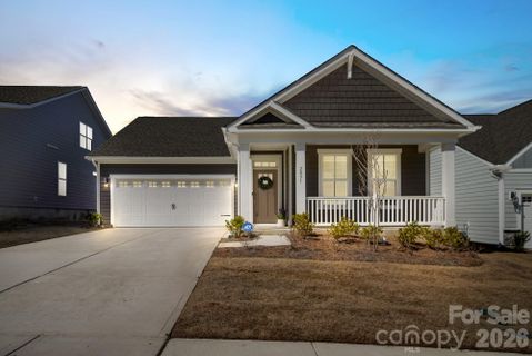 2031 Skyhawk Drive active home in Westport, York, SC