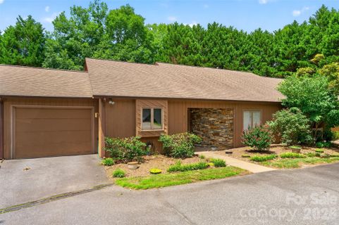 1736 12th Street active home in Huntington Woods Townhouses, Hickory, NC