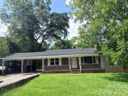 711 Arthur Boulevard