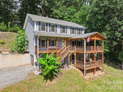 133 Shadow Oak Lane active home in Dogwood Acres, Clyde, NC