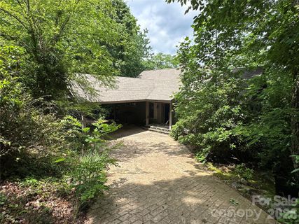880 W Rochester Drive