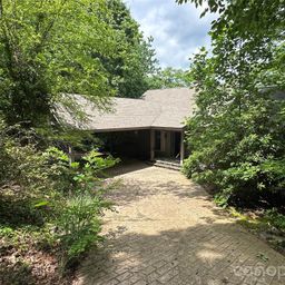 880 W Rochester Drive
