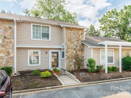 104 Heritage Parkway active home in Manor Lake, Fort Mill, SC