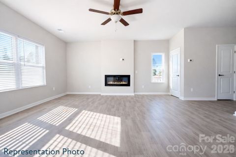 211 Roxanna Court