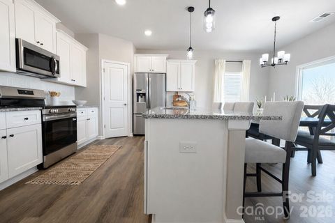 220 Roxanna Court pending home in Villas Of Kings View, Shelby, NC