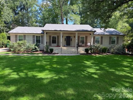 6129 Page Court active home in Lansdowne, Charlotte, NC