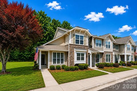 821 Lacebark Drive active home in Ridge Pointe, Rock Hill, SC