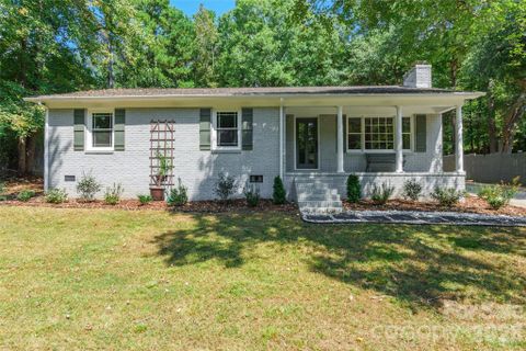 2832 Forest Hills Circle