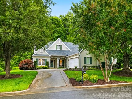 25 Clovelly Way