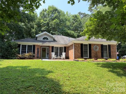 270 Charter Oak Court pending home in Franklin Grove, Mooresville, NC