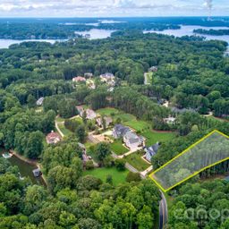372 Kenway Loop