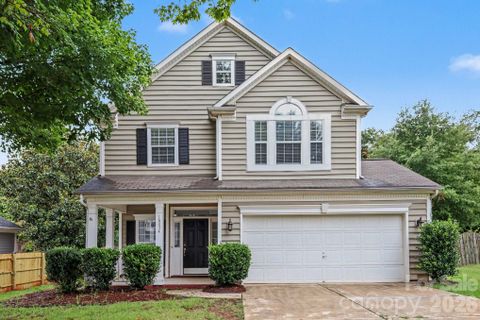 16034 Farmall Drive active home in Harvest Pointe, Huntersville, NC