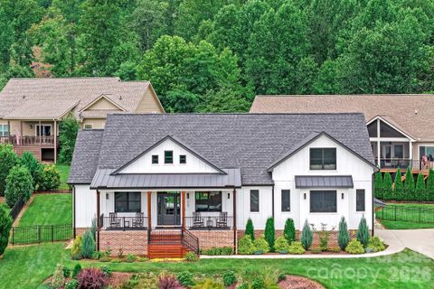 559 Blacksmith Run Drive active home in Vista At Blacksmith Run, Hendersonville, NC