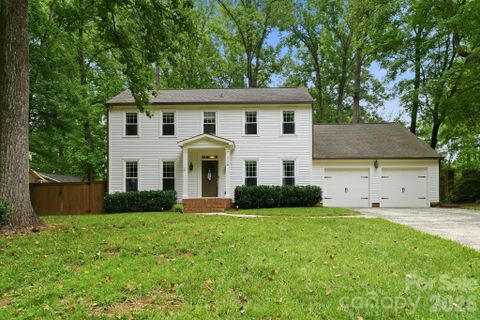 718 Ashmeade Road pending home in Stonehaven, Charlotte, NC
