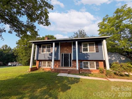 5601 Beaconsfield Road active home in Woodford Green, Charlotte, NC
