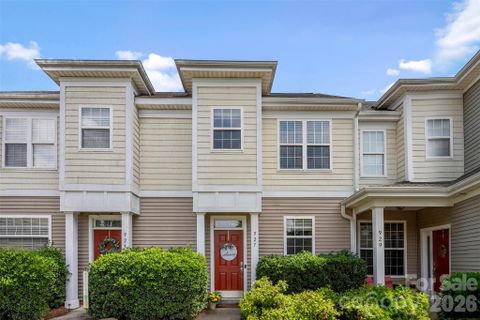927 Claybrook Circle