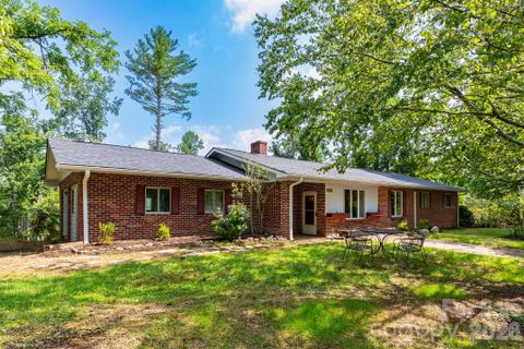 1860 Deer Park Lake Road pending home in Deer Park Lake, Spruce Pine, NC