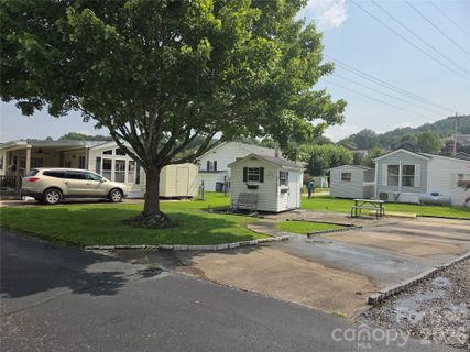 39 Polka Lane active home in Summer Place, Waynesville, NC
