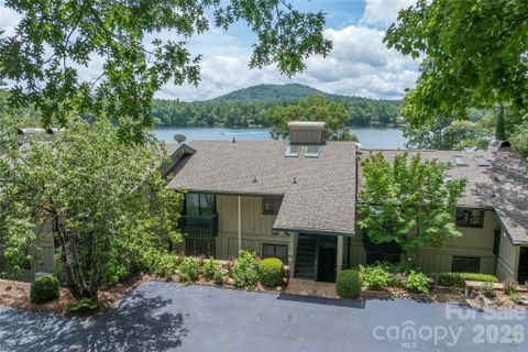 68 Toxaway Point active home in Lake Toxaway Estates, Lake Toxaway, NC