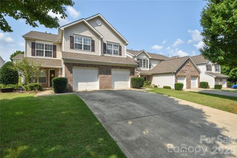12222 Stratfield Place Circle active home in Carolina Crossing, Pineville, NC