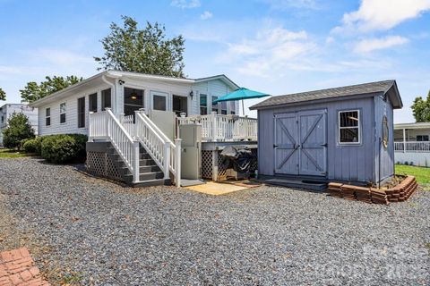 111 Scenic View Lane active home in Badin Shores Resort, New London, NC