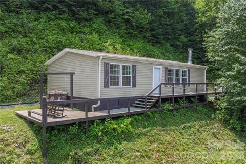 92 Bobcat Road pending home in Smokey Mountain Acres, Maggie Valley, NC