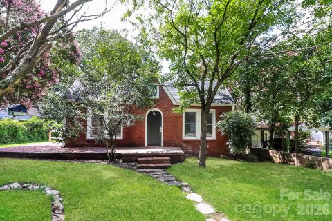 902 Venus Street