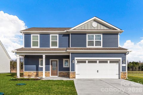 8113 Cravat Court active home in Ascot Woods, Charlotte, NC