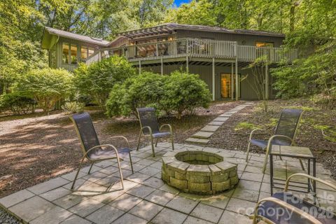 193 Downing Place active home in Rumbling Bald On Lake Lure, Lake Lure, NC