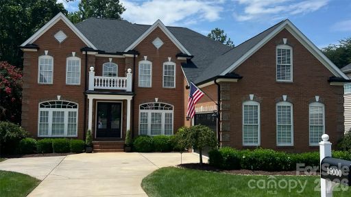 19000 Southport Drive active home in Jetton Cove, Cornelius, NC