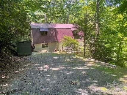 903 Winter Star Loop active home in Mount Mitchell Lands, Burnsville, NC