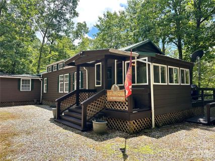 21 Bear Cub Drive active home in Bear Den Acres, Spruce Pine, NC