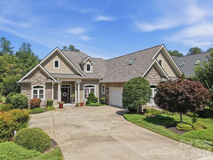 134 Whistlewood Lane pending home in Cummings Cove, Hendersonville, NC